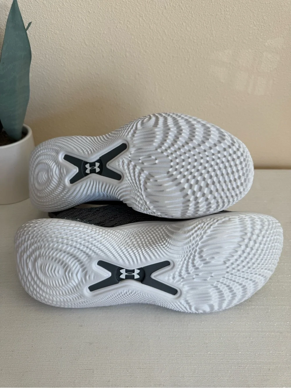 New Under Armour Curry Gray Athletic Sneakers with White Speckled Sole